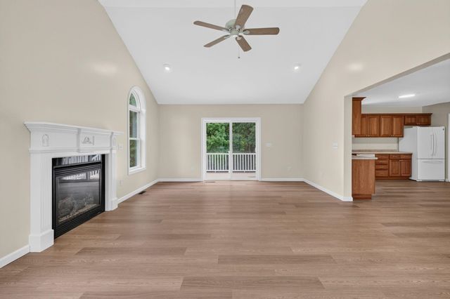 129 East Main Street, Hampstead, NH 03826