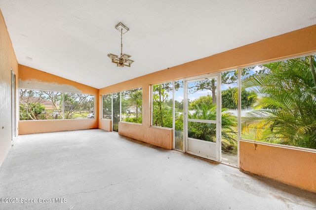 2898 Hagdom Avenue SE, Palm Bay, FL 32909