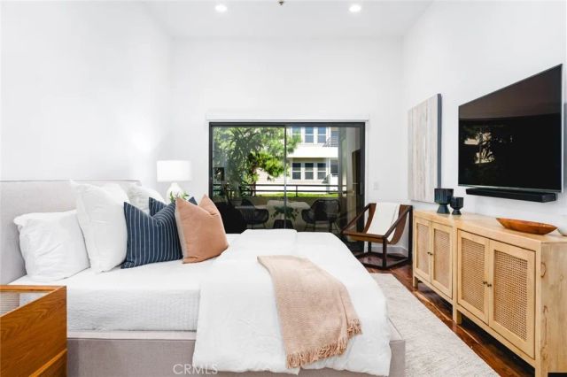 280 Cagney Lane 301, Newport Beach, CA 92663
