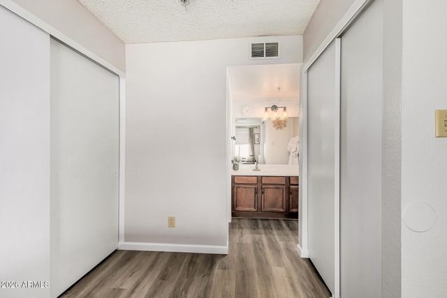 5757 W EUGIE Avenue 1060, Glendale, AZ 85304