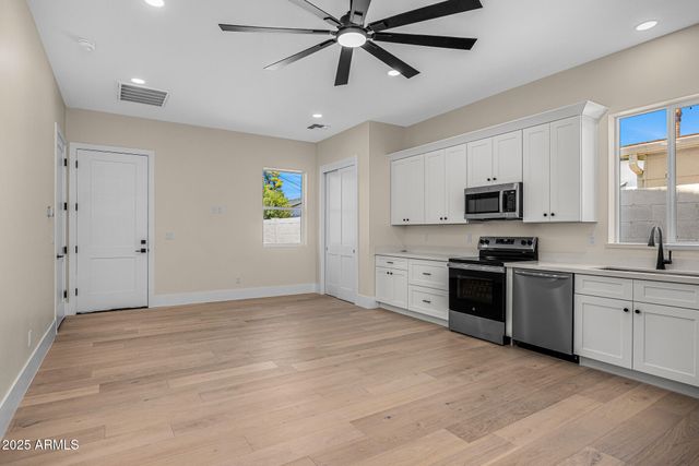 4307 E AVALON Drive, Phoenix, AZ 85018