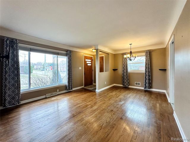 22801 Doremus Street, Saint Clair Shores, MI 48080