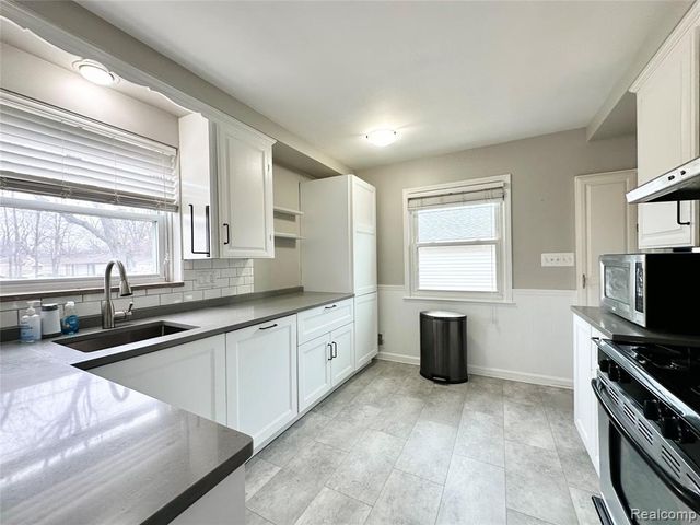 22801 Doremus Street, Saint Clair Shores, MI 48080