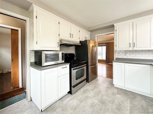 22801 Doremus Street, Saint Clair Shores, MI 48080