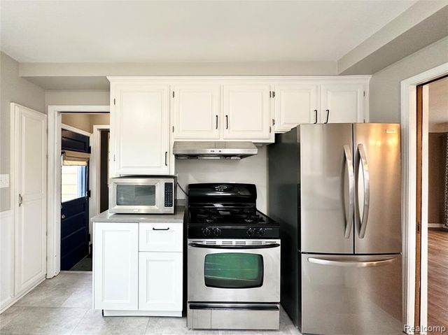 22801 Doremus Street, Saint Clair Shores, MI 48080