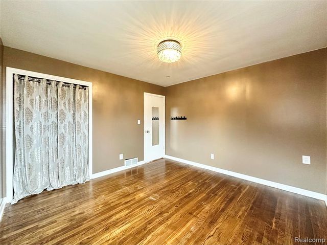 22801 Doremus Street, Saint Clair Shores, MI 48080