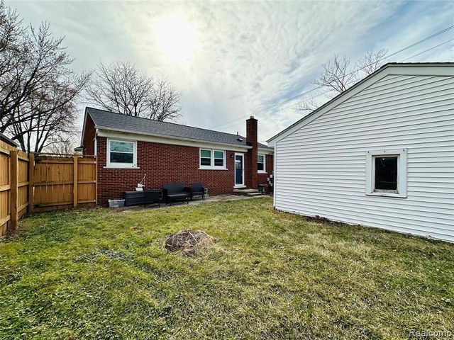 22801 Doremus Street, Saint Clair Shores, MI 48080