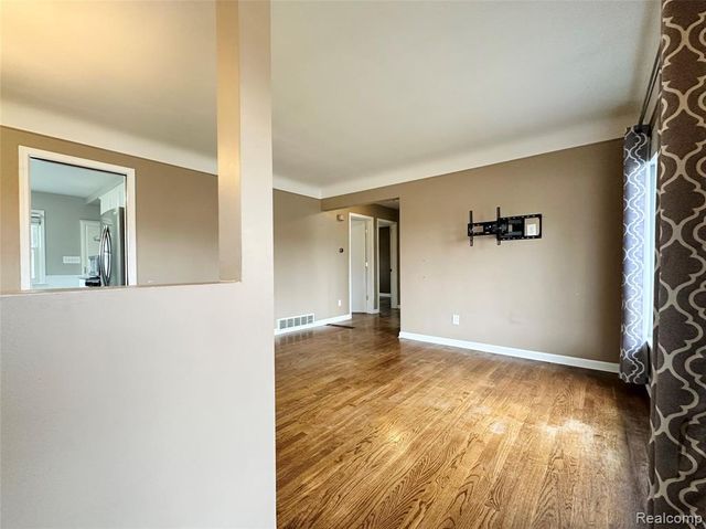 22801 Doremus Street, Saint Clair Shores, MI 48080