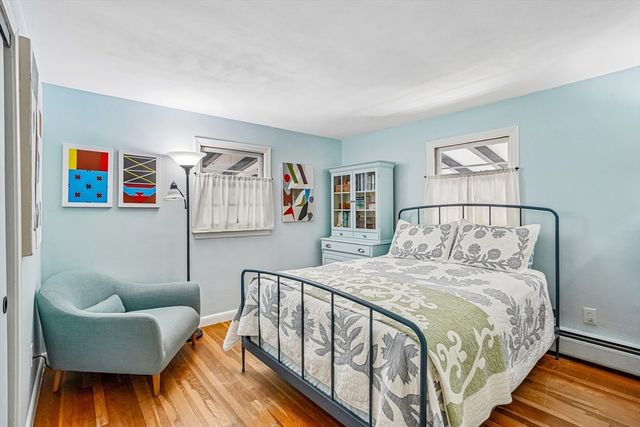 12 Pine St, Franklin, MA 02038