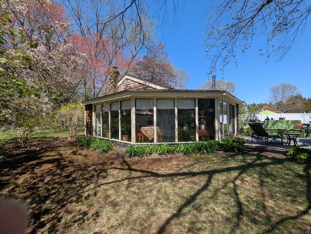 12 Pine St, Franklin, MA 02038