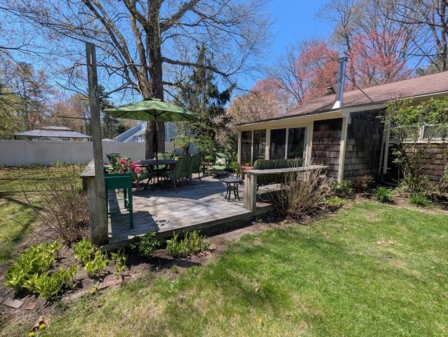 12 Pine St, Franklin, MA 02038
