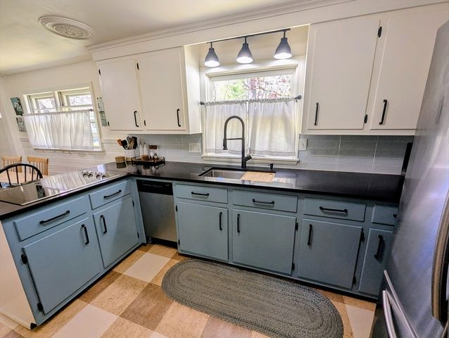 12 Pine St, Franklin, MA 02038
