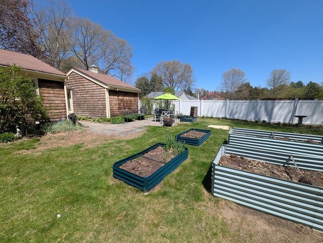 12 Pine St, Franklin, MA 02038