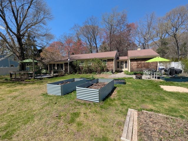 12 Pine St, Franklin, MA 02038