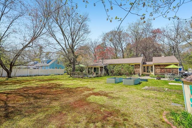 12 Pine St, Franklin, MA 02038