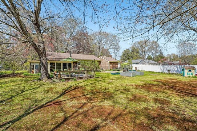 12 Pine St, Franklin, MA 02038