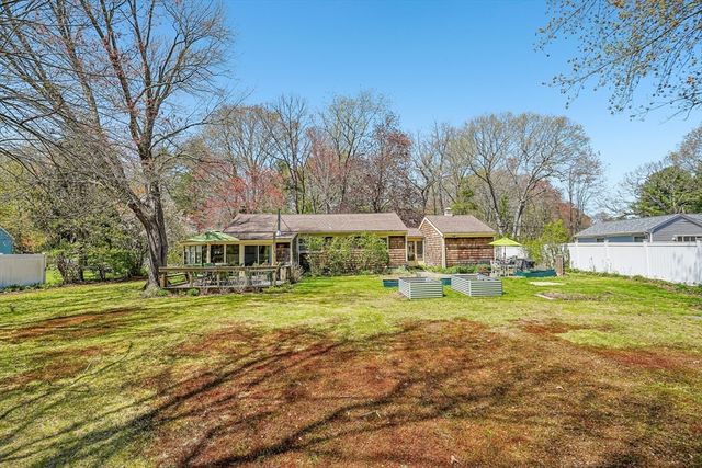 12 Pine St, Franklin, MA 02038