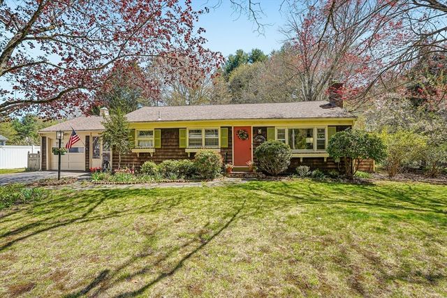 12 Pine St, Franklin, MA 02038