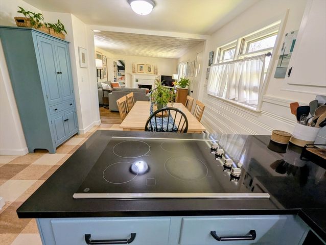 12 Pine St, Franklin, MA 02038