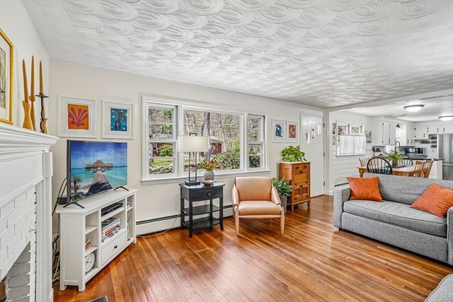 12 Pine St, Franklin, MA 02038