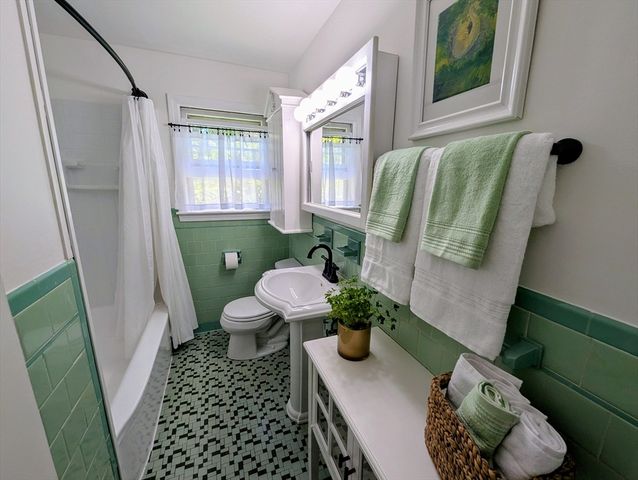 12 Pine St, Franklin, MA 02038