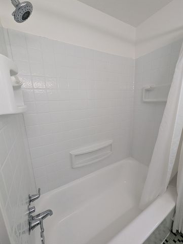 12 Pine St, Franklin, MA 02038