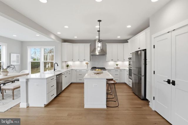 613 UPHAM PL NW, Vienna, VA 22180