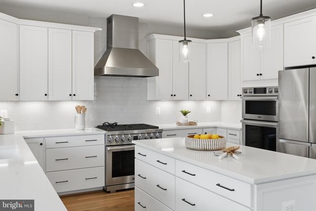 613 UPHAM PL NW, Vienna, VA 22180