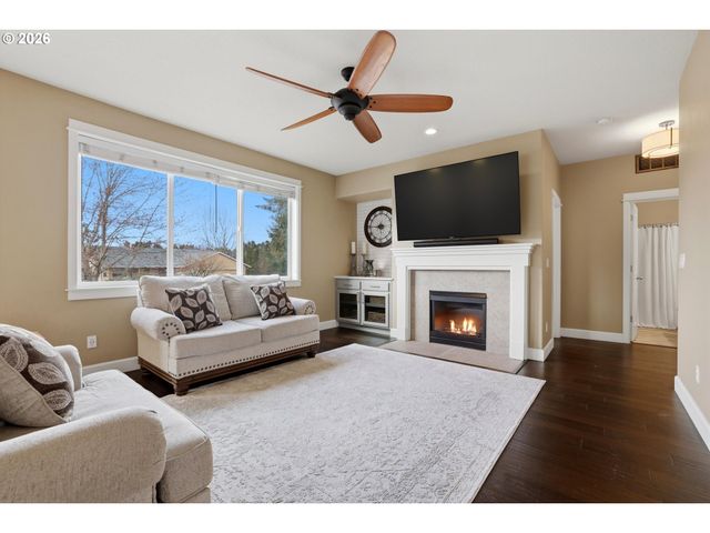 2319 N ROGER SMITH Dr, Newberg, OR 97132