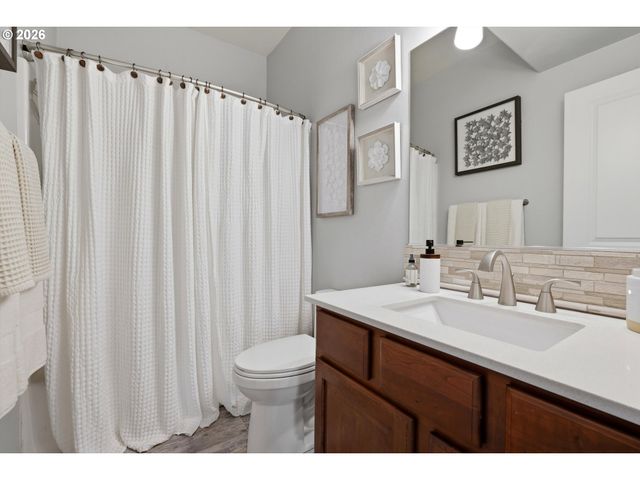 2319 N ROGER SMITH Dr, Newberg, OR 97132