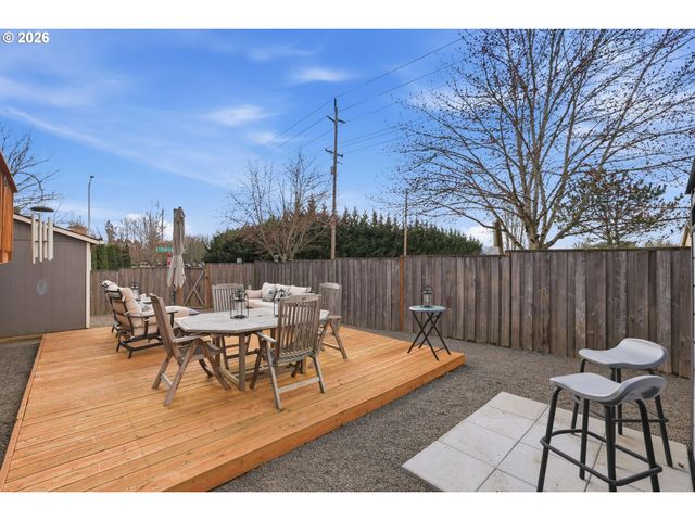 2319 N ROGER SMITH Dr, Newberg, OR 97132