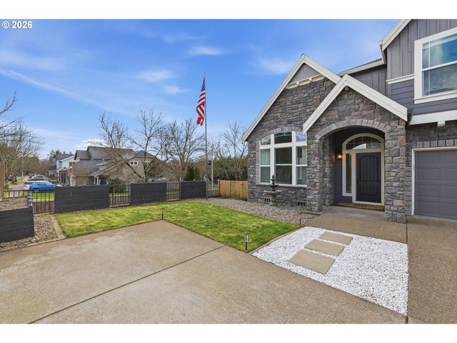 2319 N ROGER SMITH Dr, Newberg, OR 97132