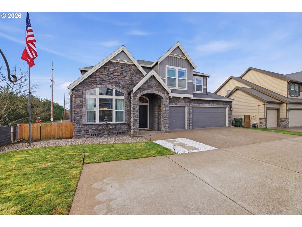 2319 N ROGER SMITH Dr, Newberg, OR 97132