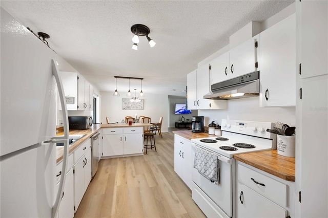 8881 CYPRESSWOOD DRIVE, Lake Wales, FL 33898