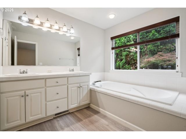 660 S PONDEROSA Ct, Canby, OR 97013