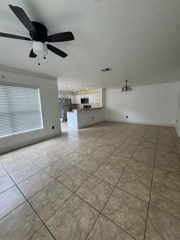 1733 Pointe West Way, Vero Beach, FL 32966
