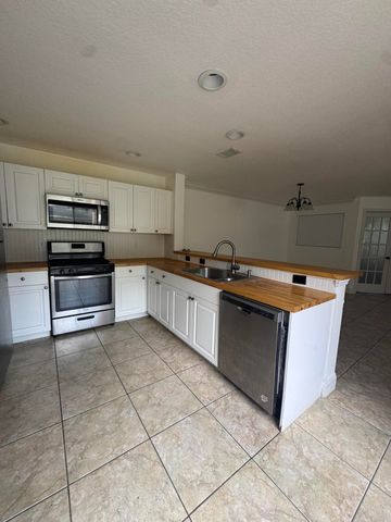 1733 Pointe West Way, Vero Beach, FL 32966