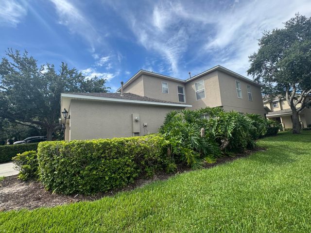 1733 Pointe West Way, Vero Beach, FL 32966