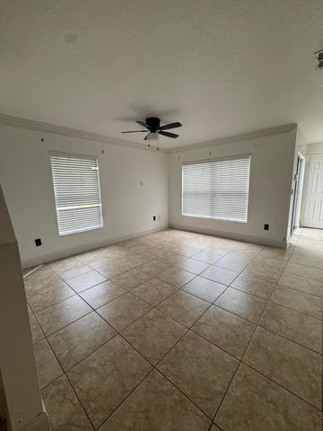 1733 Pointe West Way, Vero Beach, FL 32966