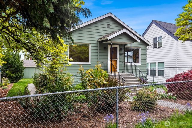 705 N 104th Street, Seattle, WA 98133