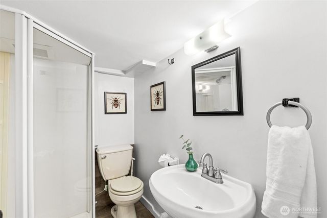 705 N 104th Street, Seattle, WA 98133