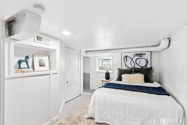 705 N 104th Street, Seattle, WA 98133