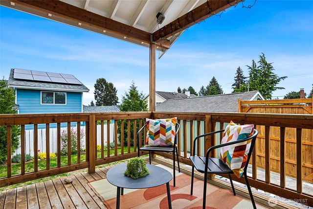 705 N 104th Street, Seattle, WA 98133