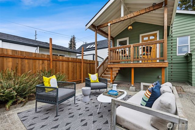 705 N 104th Street, Seattle, WA 98133