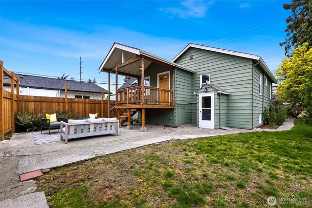 705 N 104th Street, Seattle, WA 98133