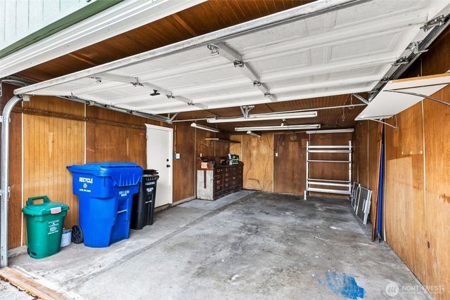 705 N 104th Street, Seattle, WA 98133
