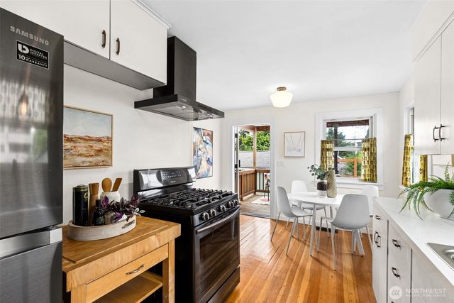 705 N 104th Street, Seattle, WA 98133