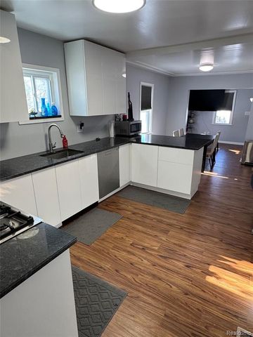 28140 Cole Street, Roseville, MI 48066