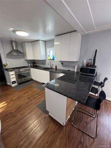 28140 Cole Street, Roseville, MI 48066