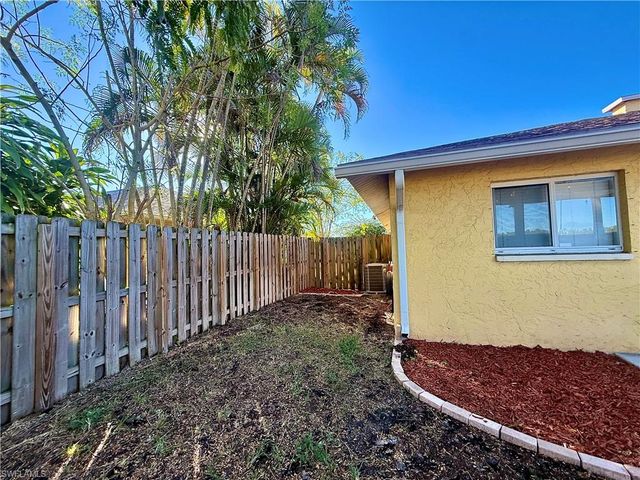 10192 Shade Tree CT, Bonita Springs, FL 34135